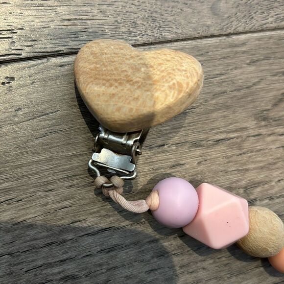 “Ava” soother clip - Picture 3 of 4